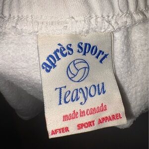 Teayou Après Sport White Sweatshirt Tag - Made in Canada